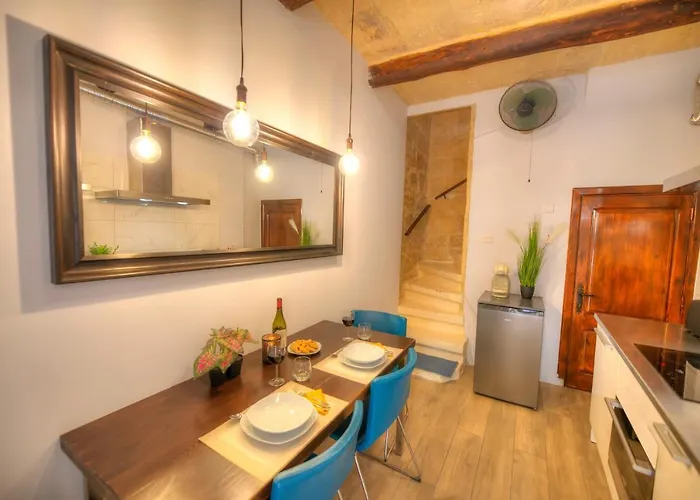 Romantic And Historical Maisonette In The Center Of Mbal1-1 * Βαλέτα