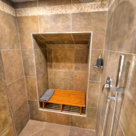 بيت للعطل Romantic And Historical Maisonette In The Center Of Mbal1-1 *