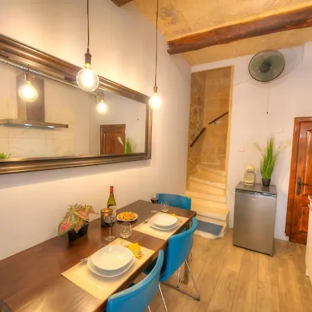 Romantic And Historical Maisonette In The Center Of Mbal1-1 * Valletta