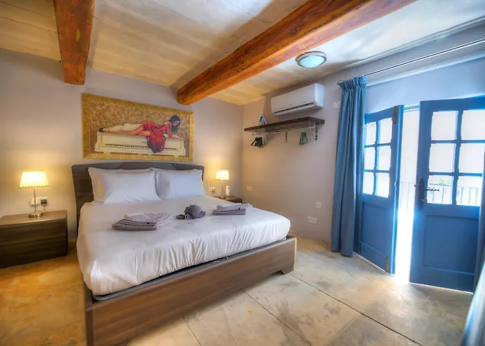 Case de vacanță Romantic And Historical Maisonette In The Center Of Mbal1-1 *