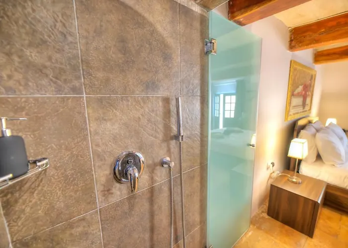 Case de vacanță Romantic And Historical Maisonette In The Center Of Mbal1-1 Valletta